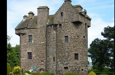 Claypotts Castle, (HES) - Broughty Ferry