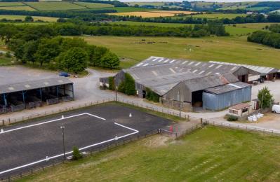 Ivesley Equestrian - Waterhouses